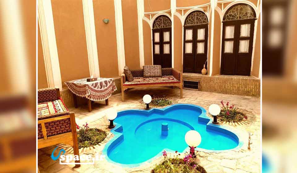 نمای حیاط اختصاصی برای اتاق های vip هتل سنتی هفت خوان - یزد